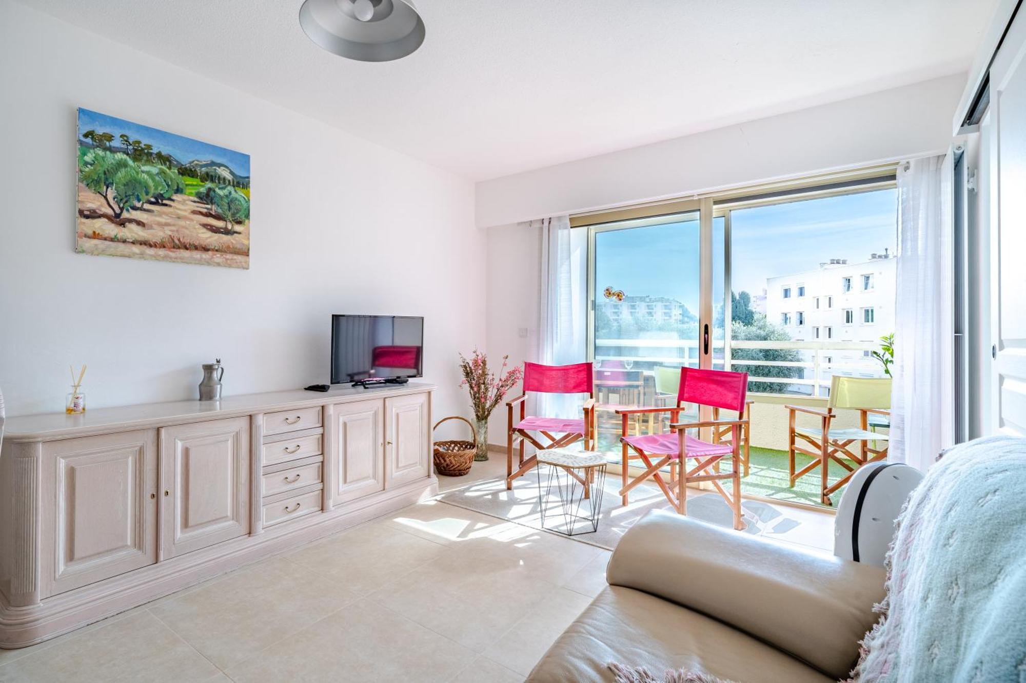 Apartment 2 Pieces Calme Proche De La Parking En Sous-sol